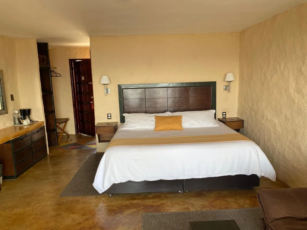 Elegante habitación King Size con vista directa a la naturaleza